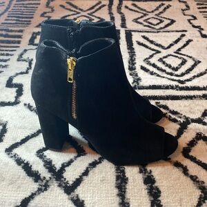Material Girl Mcarena Black Faux Suede Peep Toe Chunky Heel Booties BNWOB Sz 8